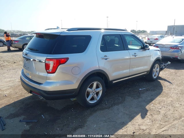 Ford EXPLORER XLT 2018 1FM5K7D87JGA35387 Image 4