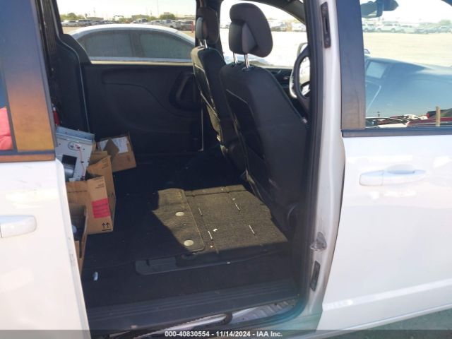 2C4RDGBG6KR704209 Dodge Grand Caravan Se Plus