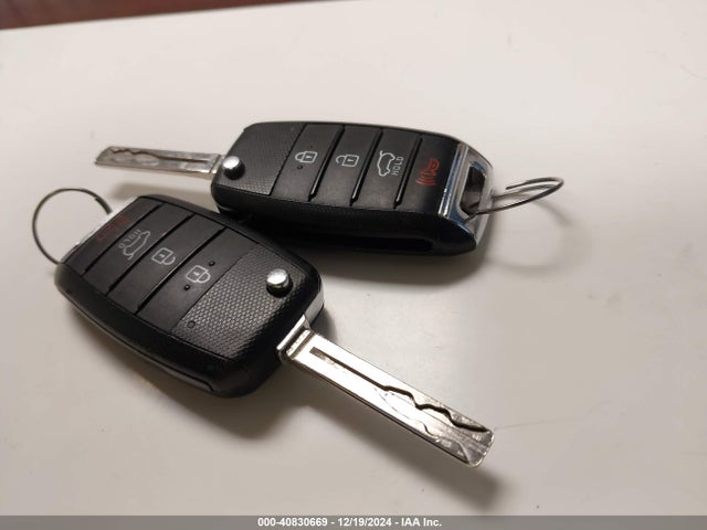 KNDPMCAC1H7185661 KIA Sportage Lx