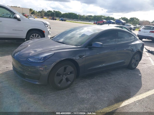 Tesla Model 3 Rear-wheel Drive 2022 5YJ3E1EA2NF250502 Image 2