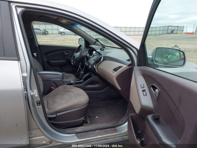 KM8JT3AF6FU007824 Hyundai TUCSON GLS