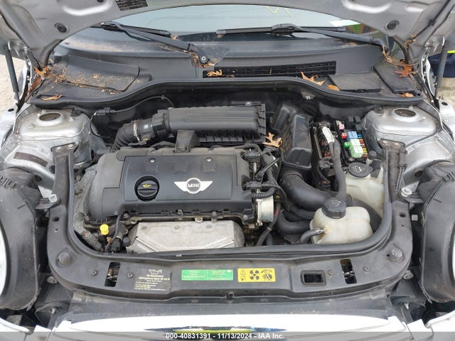 2010 MINI COOPER WMWMF3C55ATZ23743 Photo 9