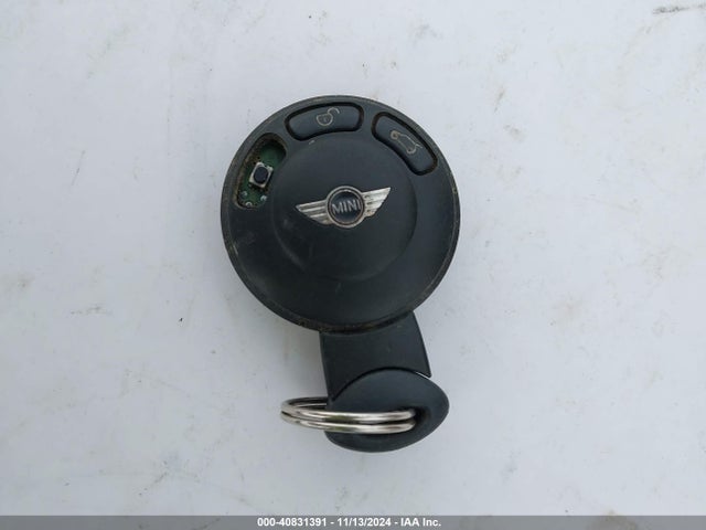 2010 MINI COOPER WMWMF3C55ATZ23743 Photo 10