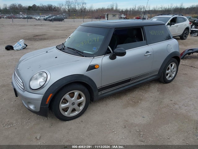 2010 MINI COOPER WMWMF3C55ATZ23743 Photo 1