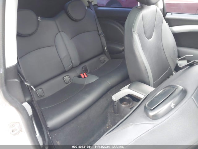 2010 MINI COOPER WMWMF3C55ATZ23743 Photo 7