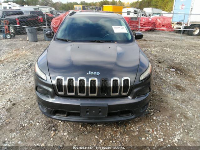 1C4PJLCB3GW158009 Jeep Cherokee Latitude