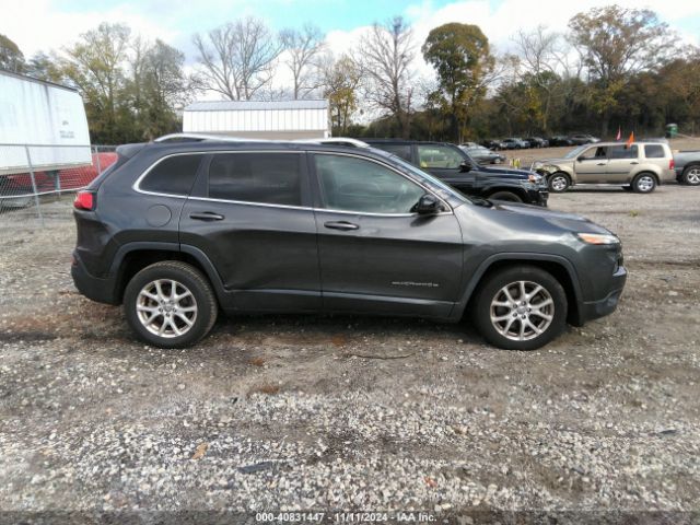 1C4PJLCB3GW158009 Jeep Cherokee Latitude