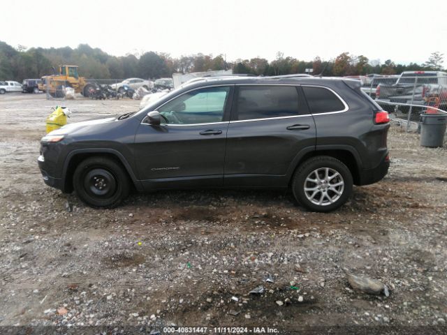 1C4PJLCB3GW158009 Jeep Cherokee Latitude
