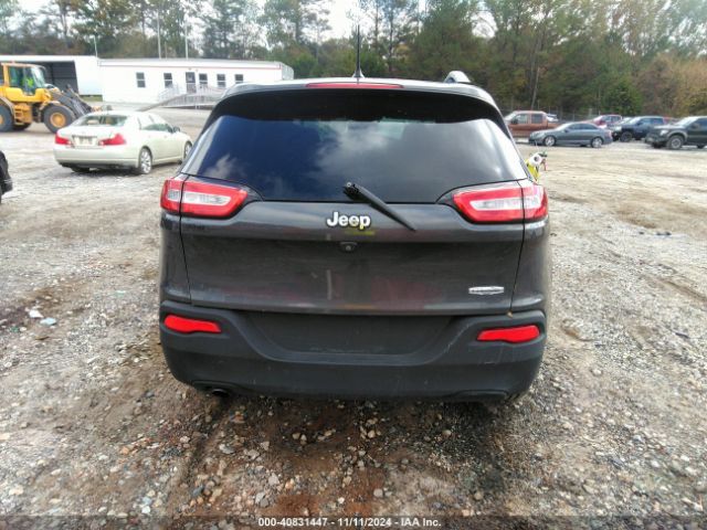 1C4PJLCB3GW158009 Jeep Cherokee Latitude