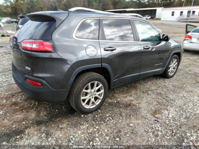 1C4PJLCB3GW158009 Jeep Cherokee Latitude