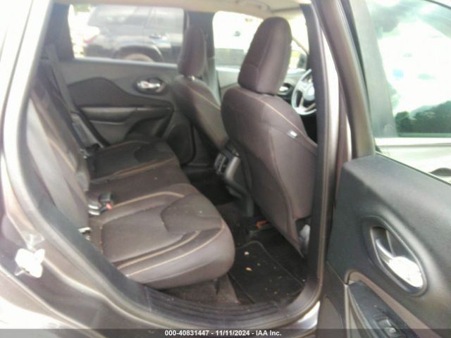 1C4PJLCB3GW158009 Jeep Cherokee Latitude