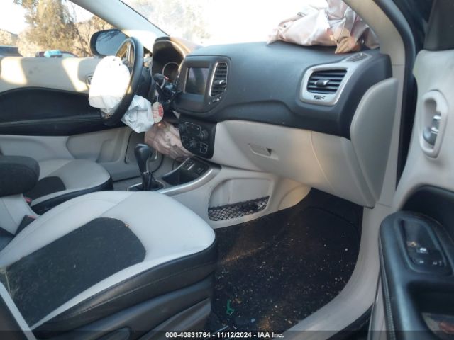 3C4NJCBB5KT743939 Jeep Compass Sun And Wheel Fwd