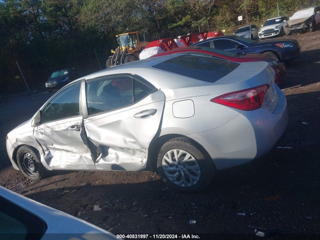 Toyota COROLLA LE 2018 2T1BURHE3JC002415 Image 14