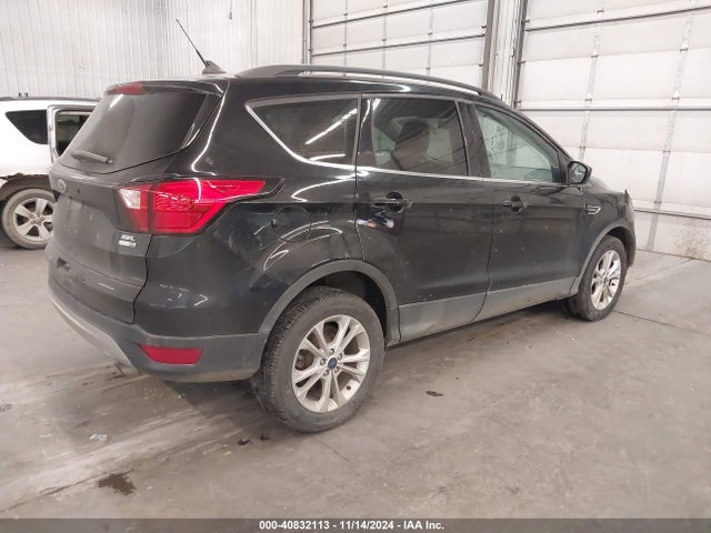 1FMCU9HD3KUC30216 Ford ESCAPE SEL