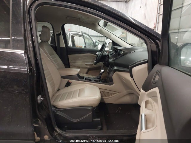 1FMCU9HD3KUC30216 Ford ESCAPE SEL