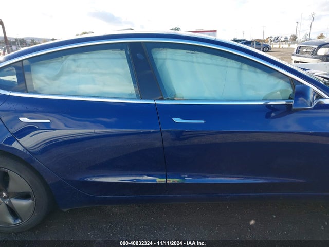 Tesla Model 3 Long Range/mid Range 2018 5YJ3E1EA1JF043156 Image 13