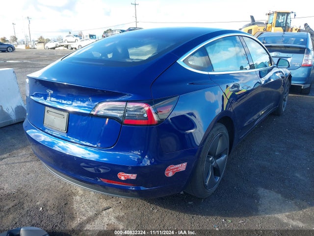 Tesla Model 3 Long Range/mid Range 2018 5YJ3E1EA1JF043156 Image 4
