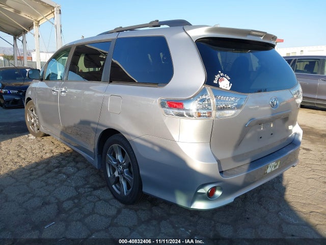 Toyota Sienna Se 8 Passenger 2018 5TDXZ3DC7JS964815 Image 3