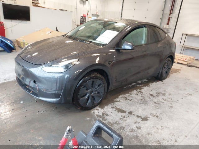2024 TESLA MODEL Y 7SAYGDEDXRF102795 Photo 1