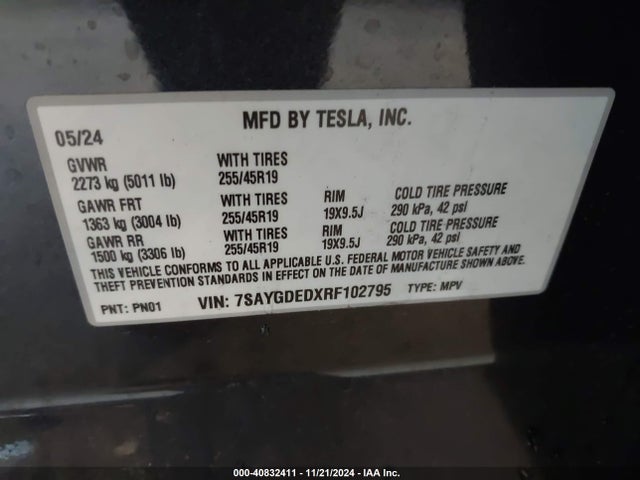 2024 TESLA MODEL Y 7SAYGDEDXRF102795 Photo 8
