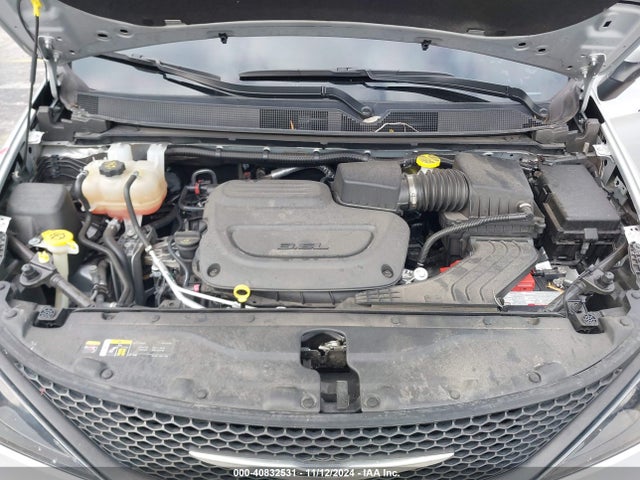2C4RC1CG3NR213311 Chrysler Voyager Lx