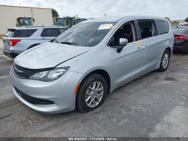 2C4RC1CG3NR213311 Chrysler Voyager Lx