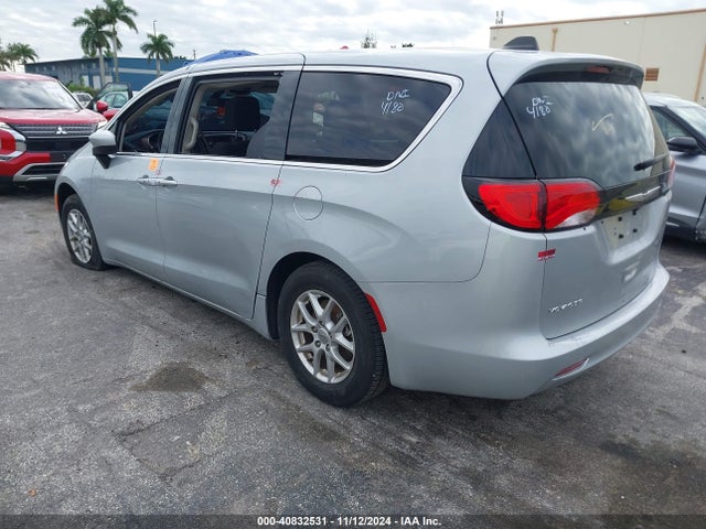 2C4RC1CG3NR213311 Chrysler Voyager Lx