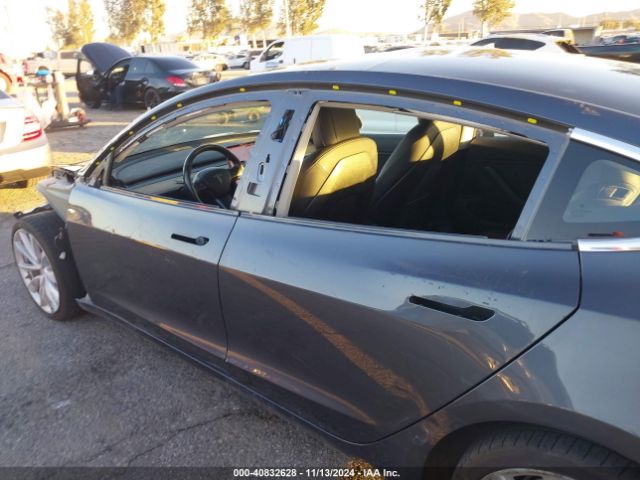 5YJ3E1EA5JF010774 Tesla Model 3 Long Range/mid Range