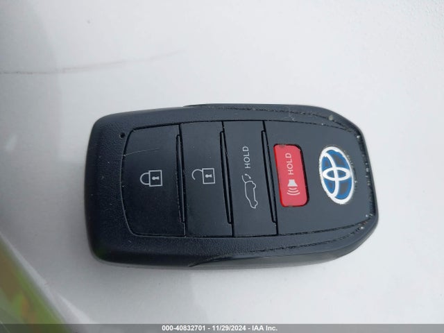 JTEAAAAH2NJ098067 Toyota VENZA LE