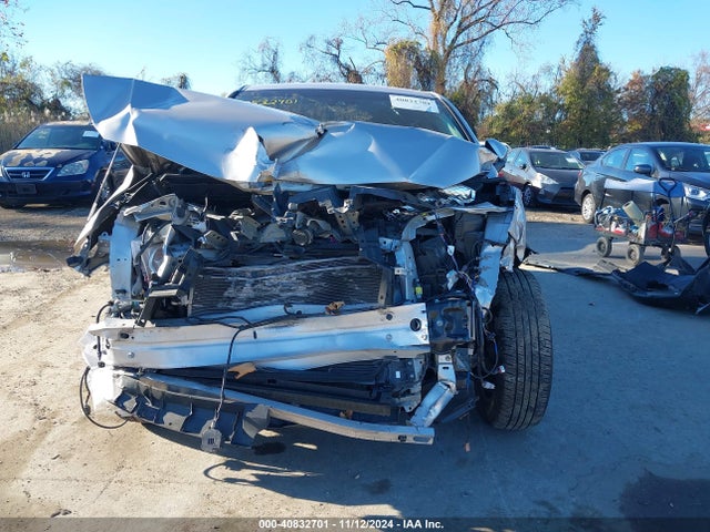 JTEAAAAH2NJ098067 Toyota VENZA LE