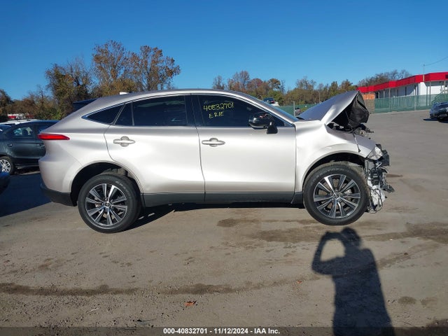 JTEAAAAH2NJ098067 Toyota VENZA LE