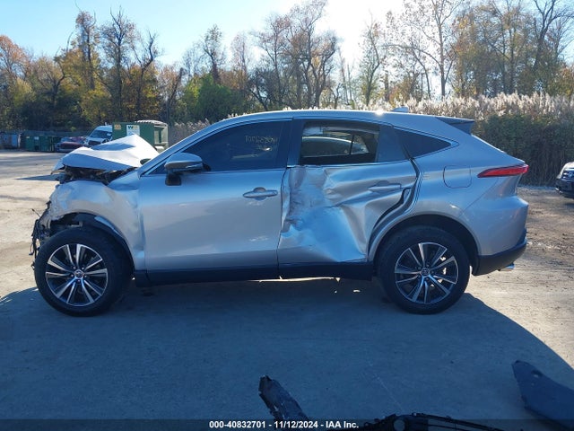 JTEAAAAH2NJ098067 Toyota VENZA LE