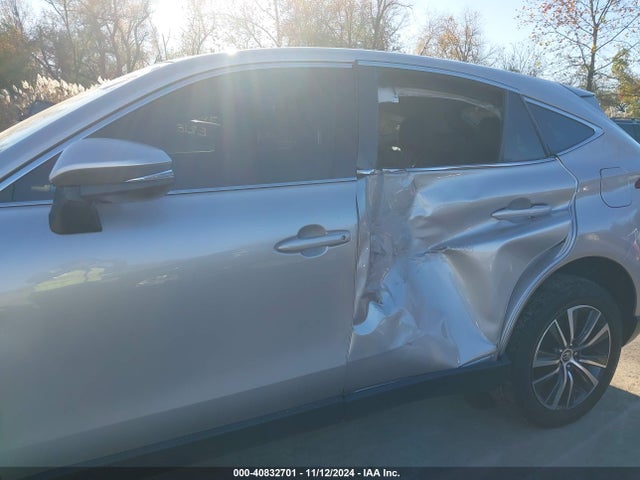 JTEAAAAH2NJ098067 Toyota VENZA LE