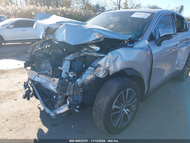 JTEAAAAH2NJ098067 Toyota VENZA LE