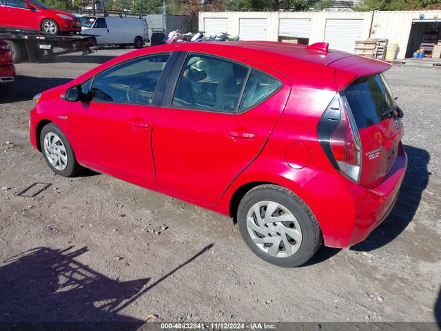 JTDKDTB32F1585351 Toyota Prius C Two