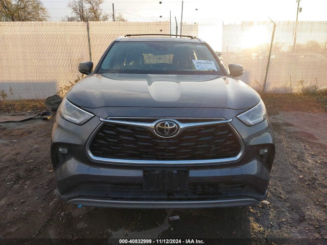 Toyota Highlander Platinum 2022 5TDFZRBH4NS252622 Image 13