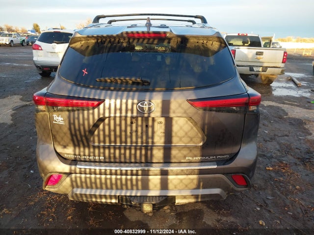 Toyota Highlander Platinum 2022 5TDFZRBH4NS252622 Image 17