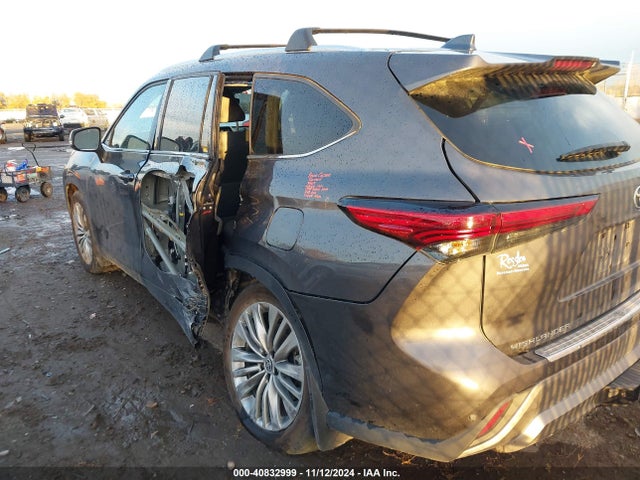 Toyota Highlander Platinum 2022 5TDFZRBH4NS252622 Image 18