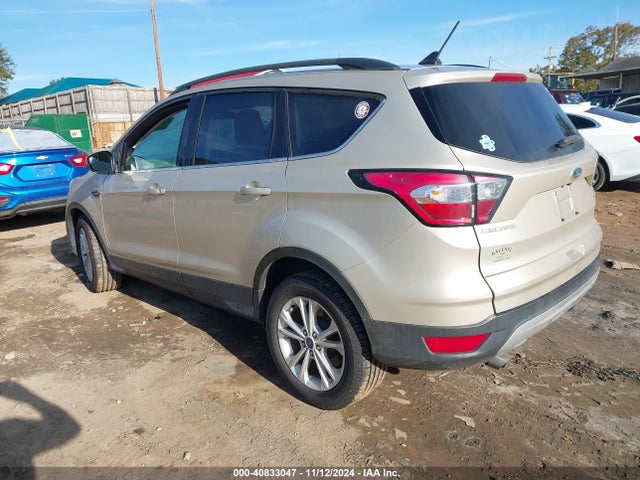 Ford ESCAPE SE 2018 1FMCU0GD1JUB04643 Image 3