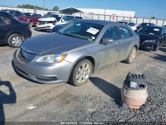 Chrysler 200 Touring 2014 1C3CCBBB4EN165238 Image 2