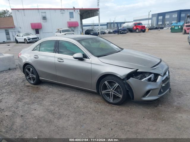 WDD3G4EB2KW001635 Mercedes-Benz A 220