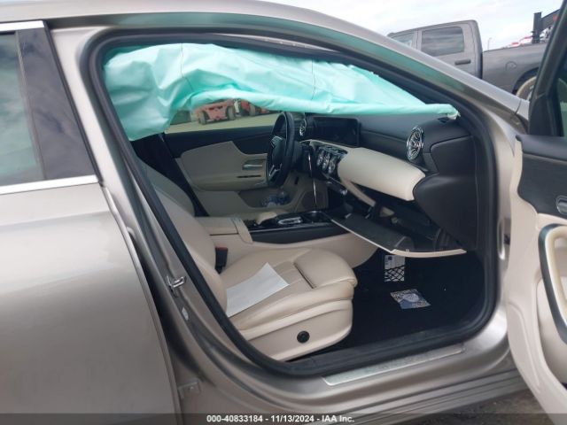 WDD3G4EB2KW001635 Mercedes-Benz A 220