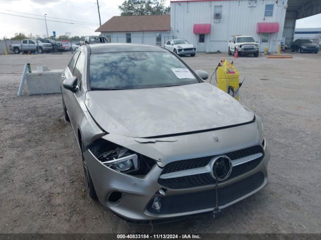WDD3G4EB2KW001635 Mercedes-Benz A 220