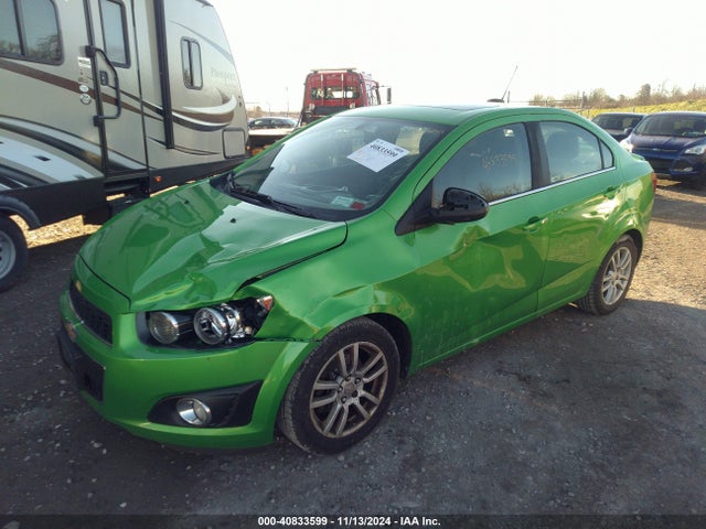 Chevrolet Sonic Lt Auto 2015 1G1JC5SGXF4102502 Image 2