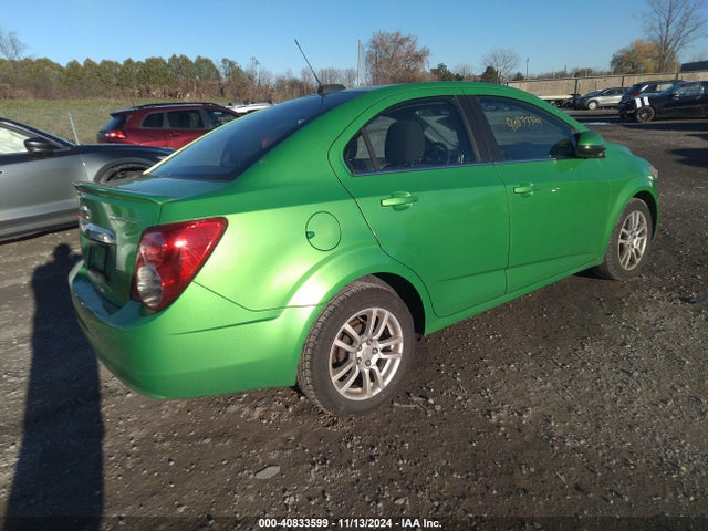 Chevrolet Sonic Lt Auto 2015 1G1JC5SGXF4102502 Image 4