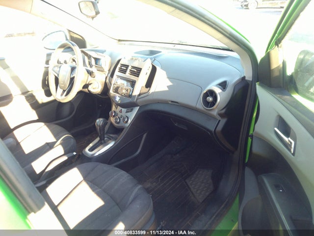 Chevrolet Sonic Lt Auto 2015 1G1JC5SGXF4102502 Image 5