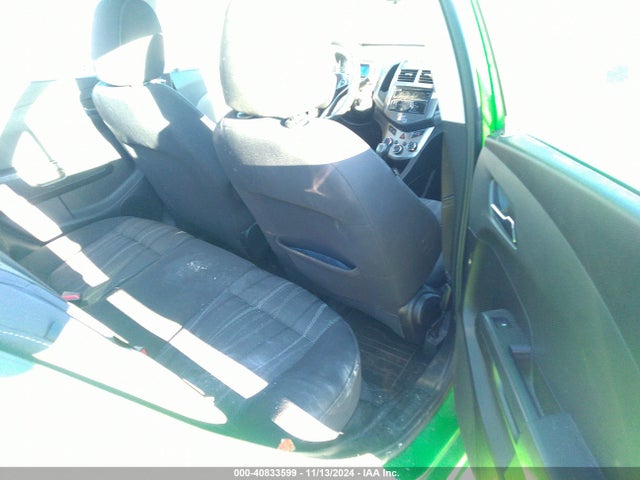 Chevrolet Sonic Lt Auto 2015 1G1JC5SGXF4102502 Image 8