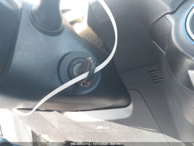 JTDKDTB33E1570209 Toyota Prius C Two