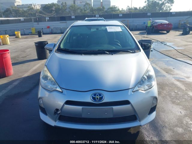 JTDKDTB33E1570209 Toyota Prius C Two