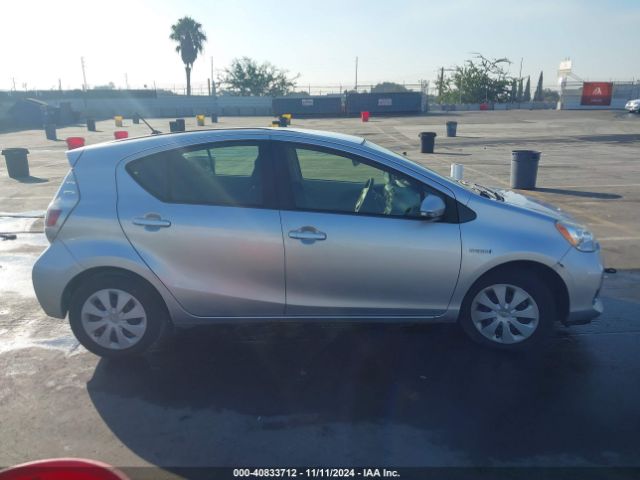 JTDKDTB33E1570209 Toyota Prius C Two